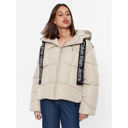 Calvin Klein Jeans Kurtka zimowa J20J221901 Beżowy Relaxed Fit ze sklepu MODIVO w kategorii Kurtki damskie - zdjęcie 182757957