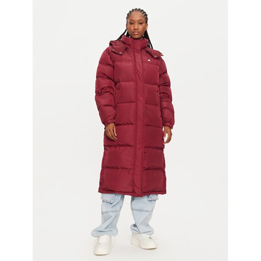 Tommy Jeans Kurtka puchowa Alaska DW0DW18860 Bordowy Regular Fit ze sklepu MODIVO w kategorii Kurtki damskie - zdjęcie 182757999