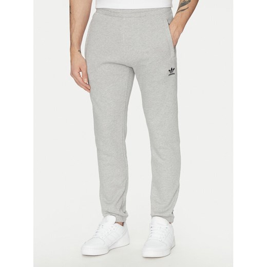 adidas Spodnie dresowe Trefoil Essentials JD2424 Szary Slim Fit ze sklepu MODIVO w kategorii Spodnie męskie - zdjęcie 182758477