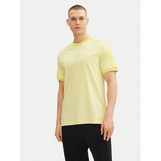adidas T-Shirt adicolor Classics 3-Stripes JN7021 Żółty Slim Fit ze sklepu MODIVO w kategorii T-shirty męskie - zdjęcie 182758708