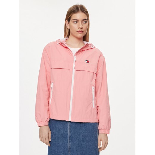 Tommy Jeans Wiatrówka Chicago DW0DW17747 Różowy Regular Fit ze sklepu MODIVO w kategorii Kurtki damskie - zdjęcie 182758785