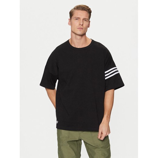 adidas T-Shirt Neuclassics JC9935 Czarny Regular Fit ze sklepu MODIVO w kategorii T-shirty męskie - zdjęcie 182760455
