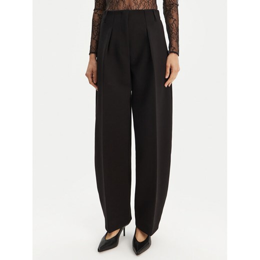 JACQUEMUS Spodnie materiałowe Le Pantalon Ovalo 24E241PA0791718 990 Czarny Regular Fit ze sklepu MODIVO w kategorii Spodnie damskie - zdjęcie 182760638