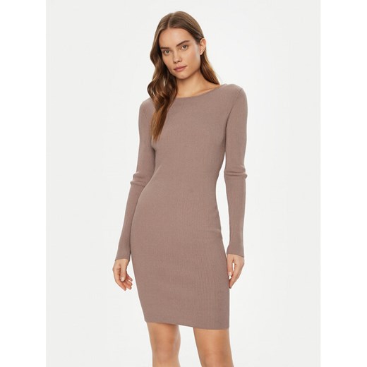 Guess Sukienka dzianinowa W5RK21 Z3L10 Beżowy Regular Fit ze sklepu MODIVO w kategorii Sukienki - zdjęcie 182760798