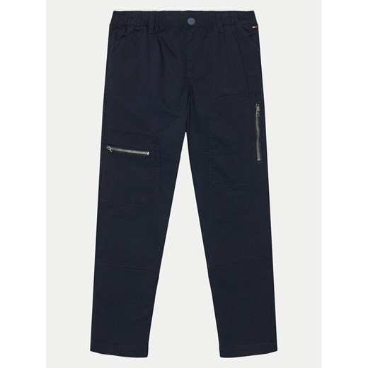 Tommy Hilfiger Spodnie materiałowe Utility KB0KB09122 Granatowy Regular Fit ze sklepu MODIVO w kategorii Spodnie chłopięce - zdjęcie 182761235