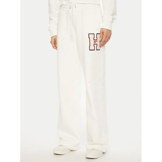 Tommy Jeans Spodnie dresowe H Graphic DW0DW20558 Biały Regular Fit ze sklepu MODIVO w kategorii Spodnie damskie - zdjęcie 182763579