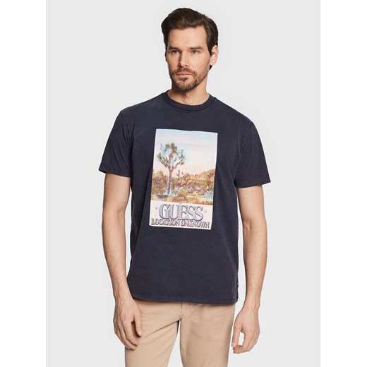 Guess T-Shirt Desert Photo M3GI74 KA260 Granatowy Regular Fit ze sklepu MODIVO w kategorii T-shirty męskie - zdjęcie 182764259