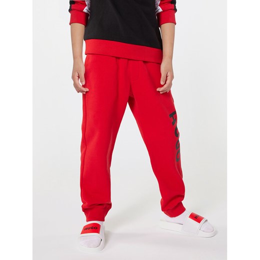 Hugo Spodnie dresowe G00042 D Czerwony Regular Fit ze sklepu MODIVO w kategorii Spodnie chłopięce - zdjęcie 182764377