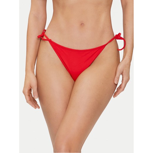 Calvin Klein Swimwear Dół od bikini KW0KW02431 Czerwony ze sklepu MODIVO w kategorii Stroje kąpielowe - zdjęcie 182764727