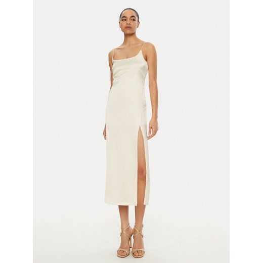JACQUEMUS Sukienka koktajlowa 24E241DR100 Écru Regular Fit ze sklepu MODIVO w kategorii Sukienki - zdjęcie 182765045