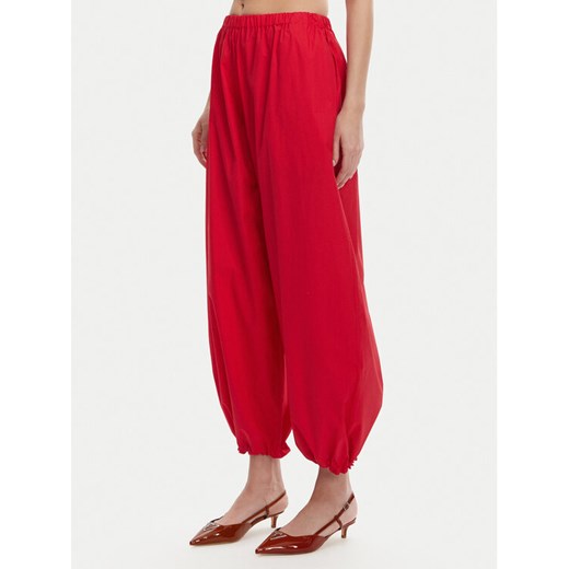 PINKO Spodnie materiałowe 105210 A2LD Czerwony Relaxed Fit ze sklepu MODIVO w kategorii Spodnie damskie - zdjęcie 182765288