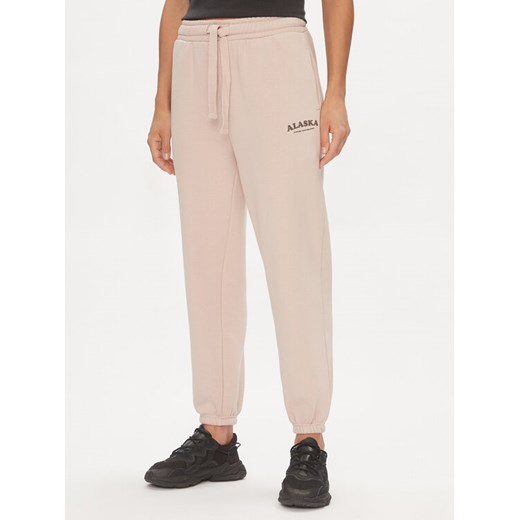Outhorn Spodnie dresowe OTHAW23TTROF485 Różowy Regular Fit ze sklepu MODIVO w kategorii Spodnie damskie - zdjęcie 182765527