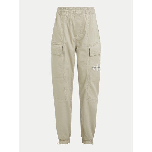 Calvin Klein Jeans Joggery Essential IB0IB02270 Beżowy Regular Fit ze sklepu MODIVO w kategorii Spodnie dziewczęce - zdjęcie 182765769