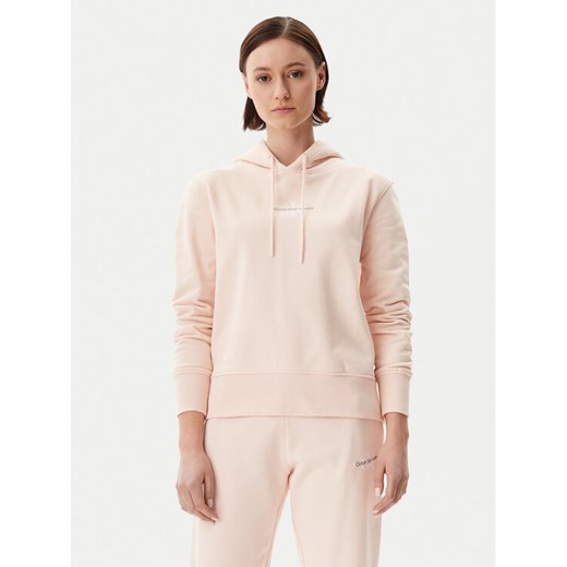 Calvin Klein Jeans Bluza Monologo J20J225358 Różowy Regular Fit ze sklepu MODIVO w kategorii Bluzy damskie - zdjęcie 182766099