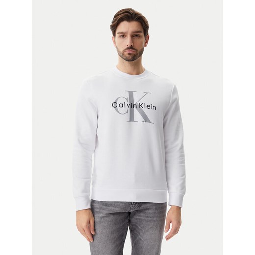 Calvin Klein Jeans Bluza LV040BM801 Biały Regular Fit ze sklepu MODIVO w kategorii Bluzy męskie - zdjęcie 182766676