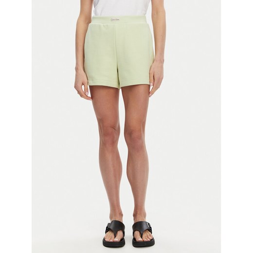 Calvin Klein Jeans Szorty sportowe Placed Institutional J20J225525 Zielony Regular Fit ze sklepu MODIVO w kategorii Szorty - zdjęcie 182766755
