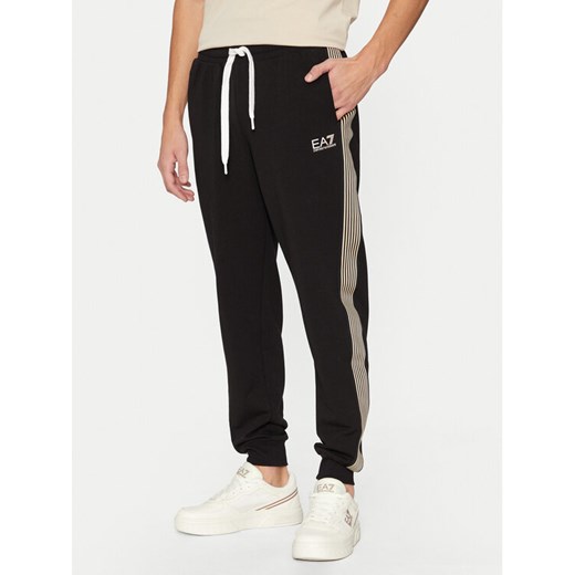 EA7 Emporio Armani Spodnie dresowe 6DPP69 PJ9FZ 0200 Czarny Regular Fit ze sklepu MODIVO w kategorii Spodnie męskie - zdjęcie 182767276