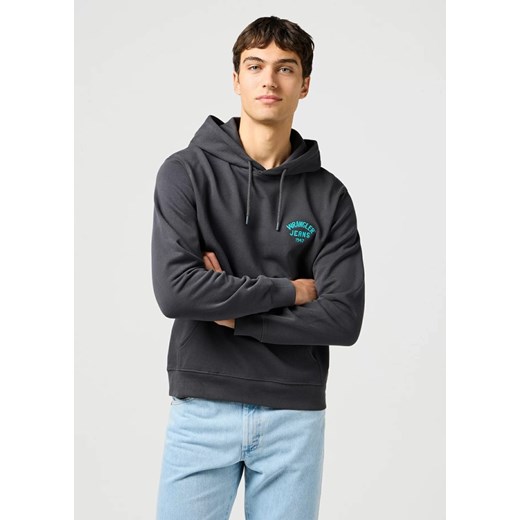 MĘSKA BLUZA WRANGLER SMALL LOGO HOODIE FADED BLACK 112364094 ze sklepu YouNeedit.pl w kategorii Bluzy męskie - zdjęcie 183553268