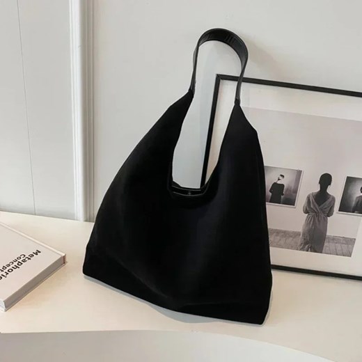 Zamszowa torebka na ramię - Czarny ze sklepu Intimica.pl w kategorii Torby Shopper bag - zdjęcie 183555097