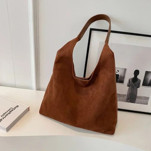 Zamszowa torebka na ramię - Brązowy ze sklepu Intimica.pl w kategorii Torby Shopper bag - zdjęcie 183555099