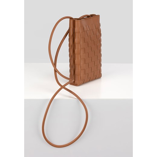 Pleciona torebka etui w kolorze camelowym Molton ONE SIZE Molton