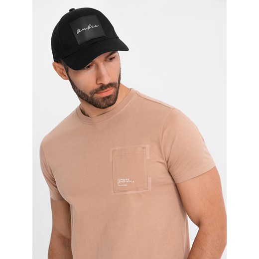 Bawełniany męski t-shirt z nadrukiem na kieszonce – jasnobrązowy V7 OM-TSPT-0154 ze sklepu ombre w kategorii T-shirty męskie - zdjęcie 183575136