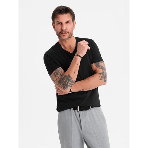 Klasyczna męska bawełniana koszulka z dekoltem w serek BASIC – czarna V1 OM-TSBS-0237 ze sklepu ombre w kategorii T-shirty męskie - zdjęcie 183575148