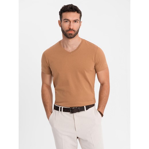 Męska klasyczna bawełniana koszulka z dekoltem w serek BASIC – brązowa V9 OM-TSBS-0237 ze sklepu ombre w kategorii T-shirty męskie - zdjęcie 183575285