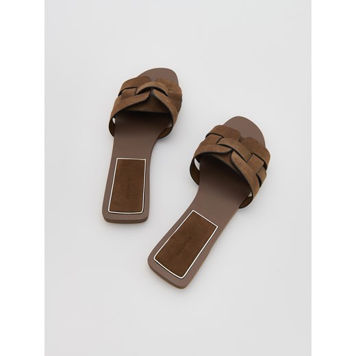 Klapki damskie Reserved casualowe zamszowe 