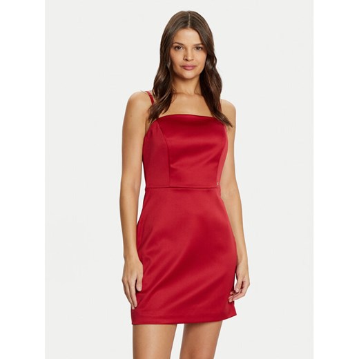 Guess Sukienka koktajlowa W5RK42 WH0M2 Czerwony Slim Fit ze sklepu MODIVO w kategorii Sukienki - zdjęcie 183603906