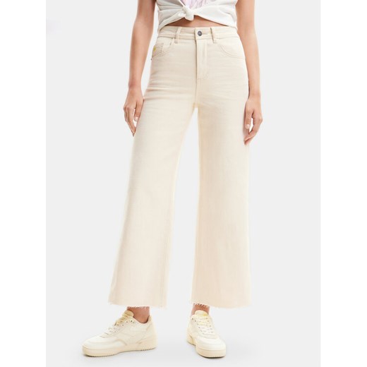Desigual Jeansy Denvere 24SWDD76 Écru Cropped Fit ze sklepu MODIVO w kategorii Jeansy damskie - zdjęcie 183612626