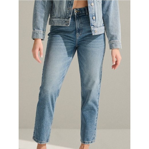 Sinsay - Jeansy mom fit - niebieski ze sklepu Sinsay w kategorii Jeansy damskie - zdjęcie 183618125