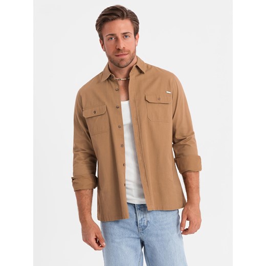 Męska bawełniana koszula REGULAR FIT z kieszeniami zapinanymi na guziki - camel V2 OM-SHCS-0146 ze sklepu ombre w kategorii Koszule męskie - zdjęcie 183640569