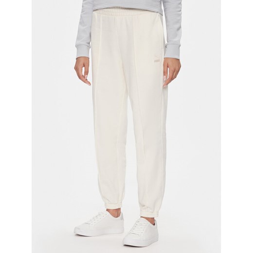 Puma Spodnie dresowe Classic 535685 Écru Relaxed Fit ze sklepu MODIVO w kategorii Spodnie damskie - zdjęcie 183645449