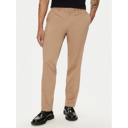Boss Chinosy C-Genius 50521043 Beżowy Slim Fit ze sklepu MODIVO w kategorii Spodnie męskie - zdjęcie 183652989