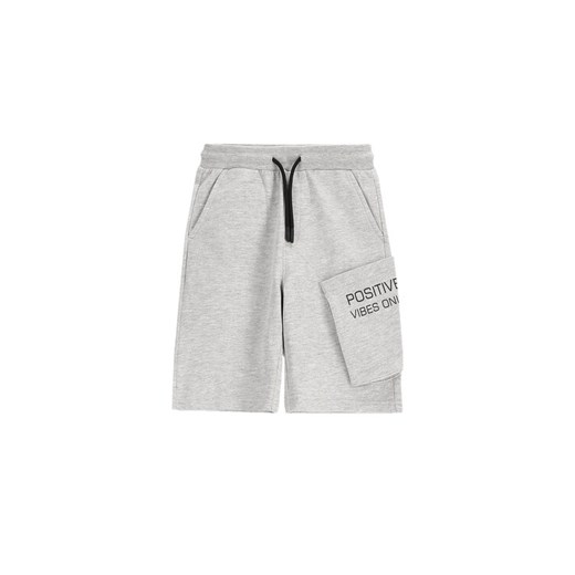 Coccodrillo Szorty sportowe WC5120501VBC Szary Regular Fit ze sklepu MODIVO w kategorii Spodenki chłopięce - zdjęcie 183683839