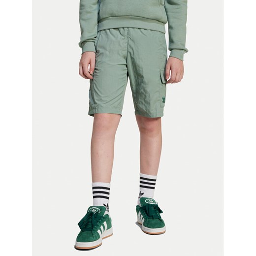 adidas Szorty sportowe Cargo JC8428 Zielony Regular Fit ze sklepu MODIVO w kategorii Spodenki chłopięce - zdjęcie 183689079
