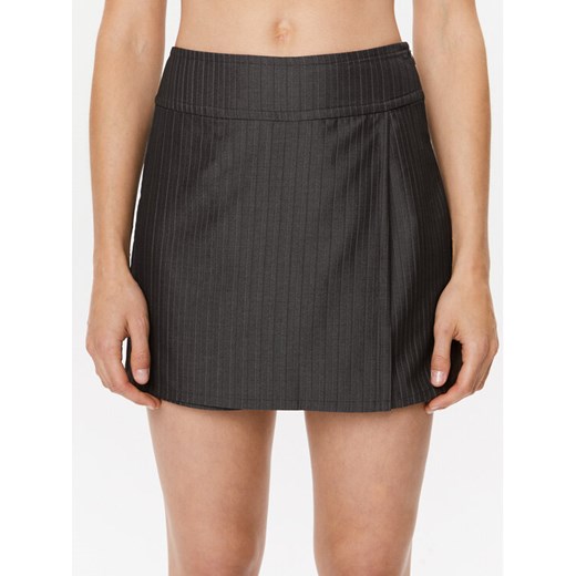 Bruuns Bazaar Szorty materiałowe Need Elica BBW3542 Szary Regular Fit ze sklepu MODIVO w kategorii Szorty - zdjęcie 183689329