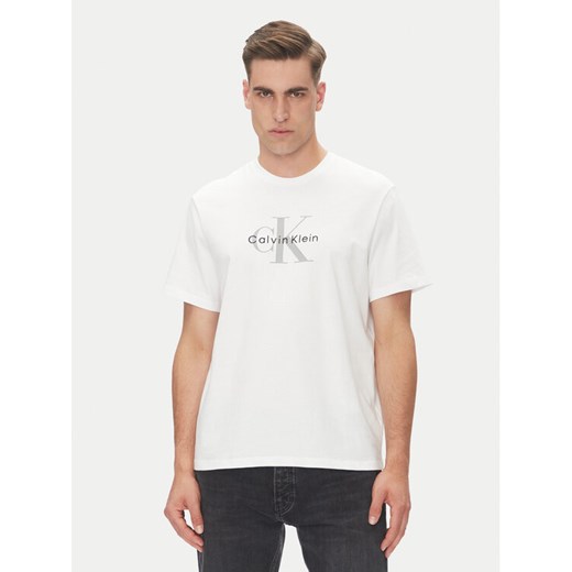 Calvin Klein Jeans T-Shirt Hero Monologo LV04RB862G Biały Regular Fit ze sklepu MODIVO w kategorii T-shirty męskie - zdjęcie 183706319