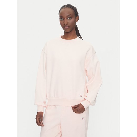 Calvin Klein Jeans Bluza LV047B238G Różowy Regular Fit ze sklepu MODIVO w kategorii Bluzy damskie - zdjęcie 183706405