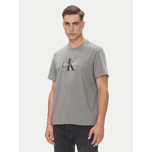 Calvin Klein Jeans T-Shirt Hero Monologo LV04RB862G Szary Regular Fit ze sklepu MODIVO w kategorii T-shirty męskie - zdjęcie 183706539
