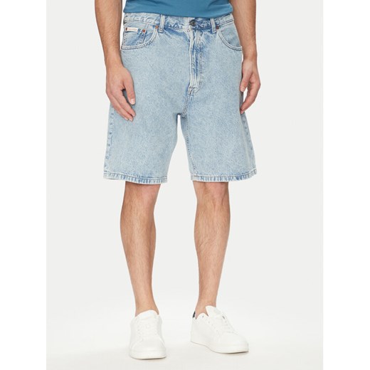 Calvin Klein Jeans Szorty jeansowe 90's LV04RB930G Niebieski Regular Fit ze sklepu MODIVO w kategorii Spodenki męskie - zdjęcie 183706566