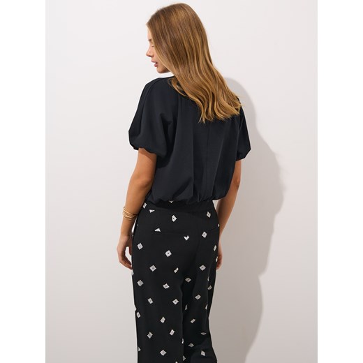 Bluzka damska Mohito czarna z okrągłym dekoltem wiosenna bawełniana 