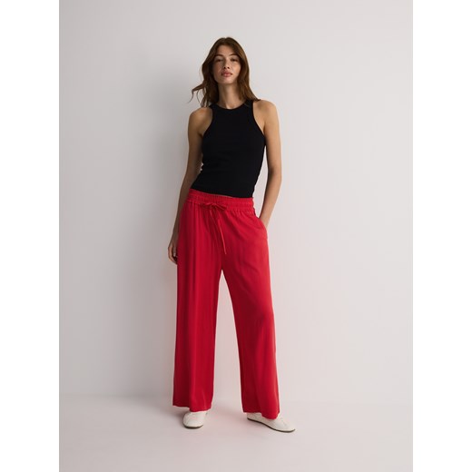 Reserved - Szerokie spodnie z wiskozy - czerwony ze sklepu Reserved w kategorii Spodnie damskie - zdjęcie 183719958