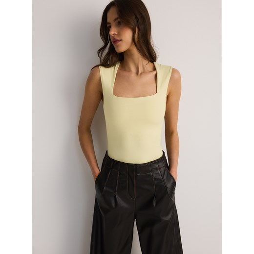 Reserved - Body z dekoltem karo - kremowy ze sklepu Reserved w kategorii Bluzki damskie - zdjęcie 183736199