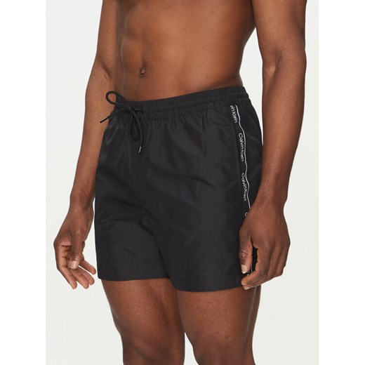 Calvin Klein Swimwear Szorty kąpielowe KM0KM01109 Czarny Regular Fit ze sklepu MODIVO w kategorii Kąpielówki - zdjęcie 183737285