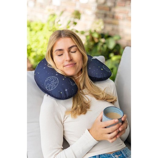 moses. Poduszka 2w1 &quot;Cosmos&quot; w kolorze granatowym na kark - 35 x 25 cm Moses. onesize okazyjna cena Limango Polska