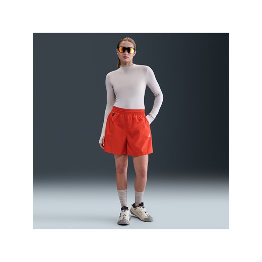 Damskie spodenki z materiału rip-stop ze średnim stanem Repel Nike ACG - Czerwony ze sklepu Nike poland w kategorii Szorty - zdjęcie 183747405