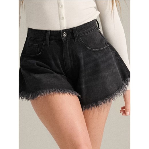 Sinsay - Szorty jeansowe o luźnym kroju high waist - czarny Sinsay 38 Sinsay
