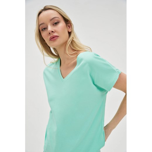 Bawełniany t-shirt z dekoltem w serek miętowy ze sklepu Moodo.pl w kategorii Bluzki damskie - zdjęcie 183758196